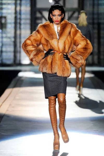 Look 17